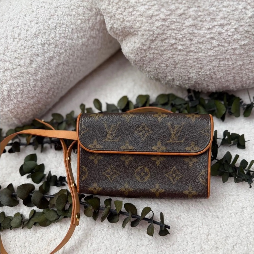 AUTHENTIC Louis Vuitton Monogram Florentine Pochette